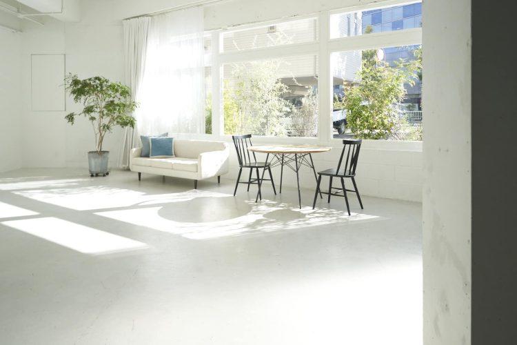 窓から差し込む光