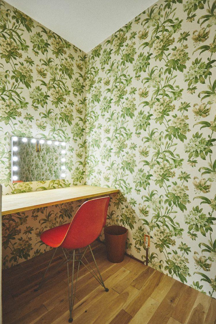 メイクルーム  ハリウッドミラー完備