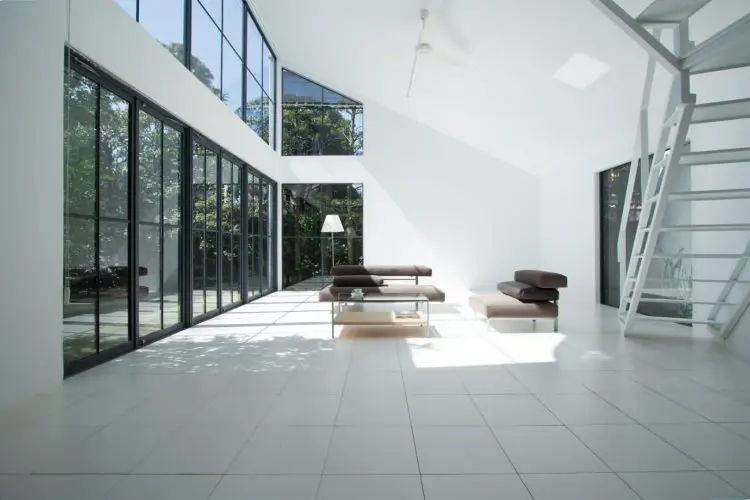 開放感ある南窓からの気持ちよい光