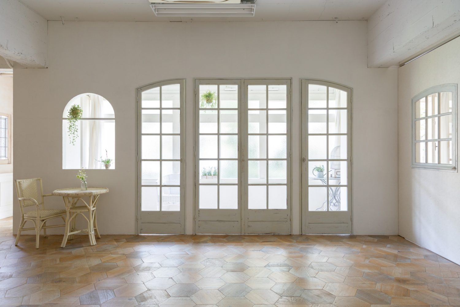 ヘキサゴンウッドタイルの床が印象的