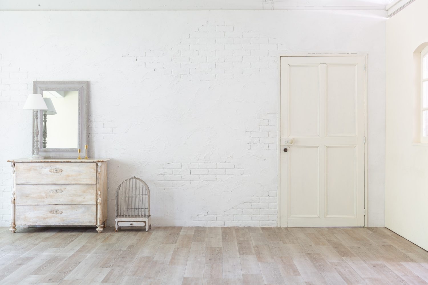 白いブリックタイル壁