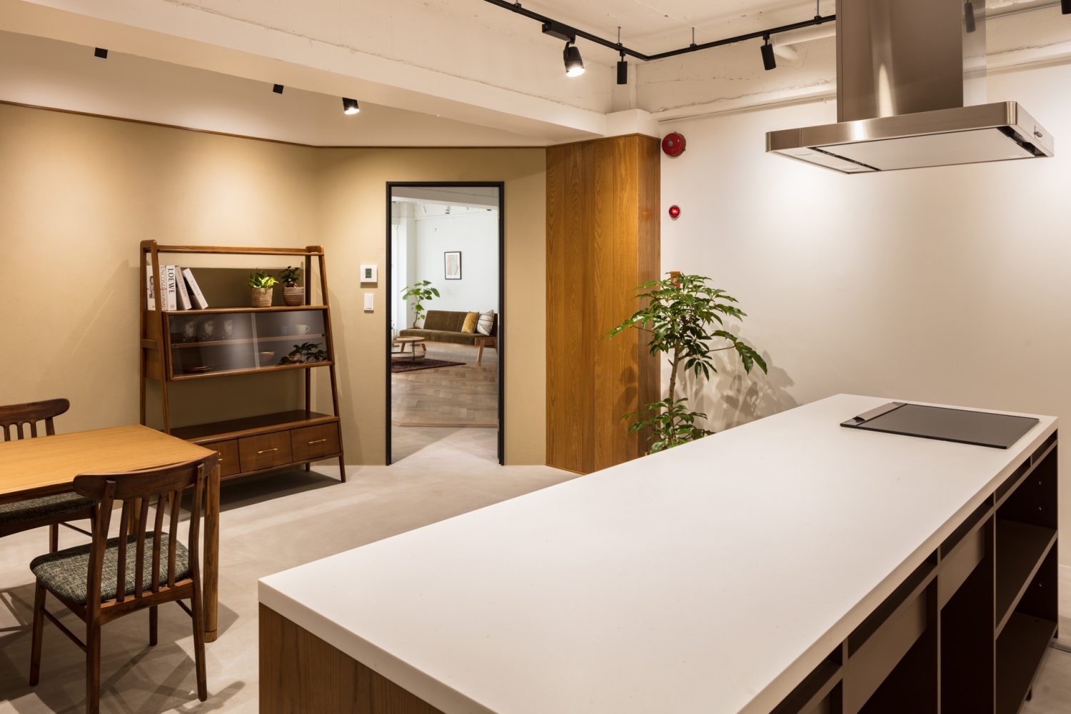 Bスペース / キッチンカウンター側からAスペース側