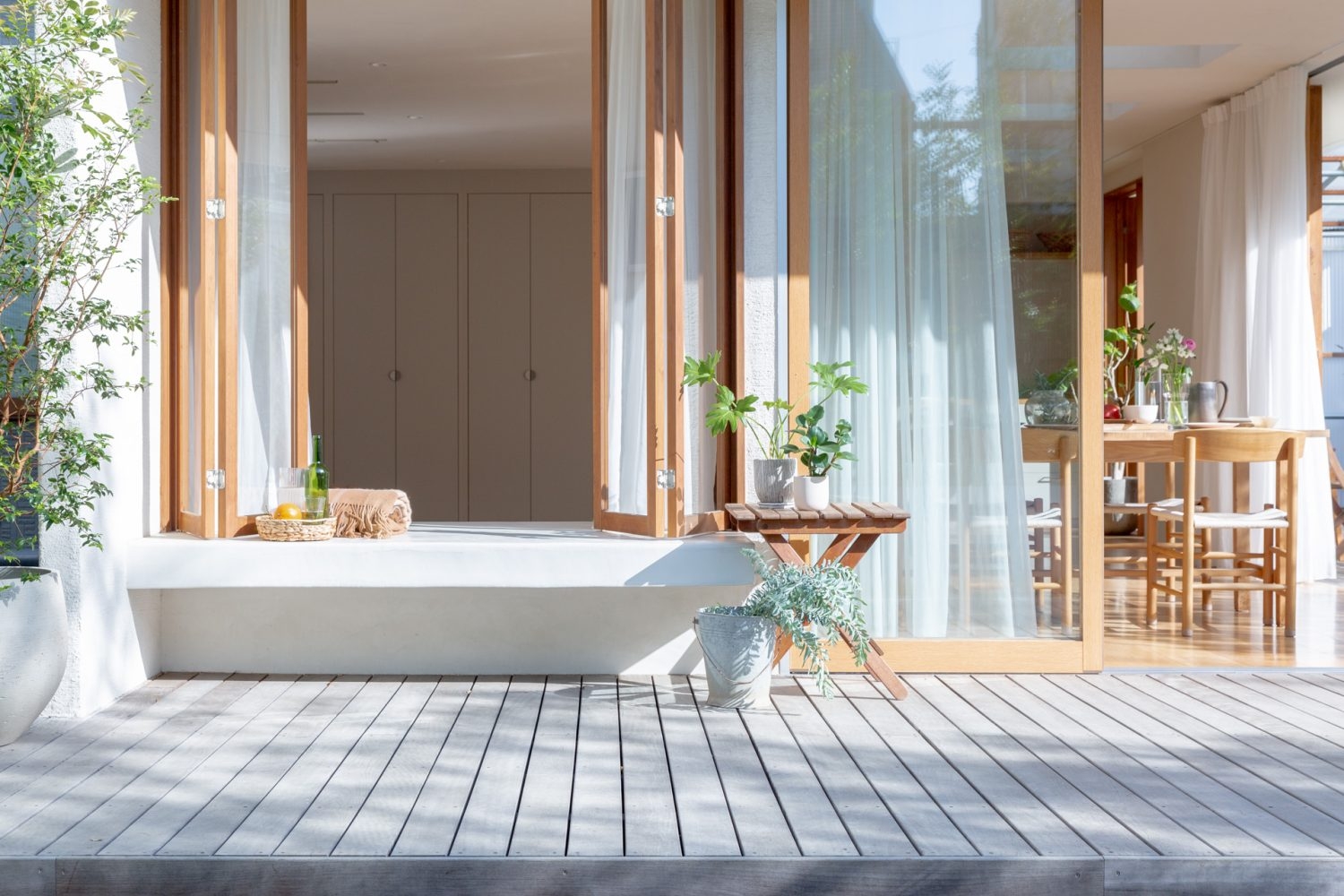 折れ戸と引き戸の南面