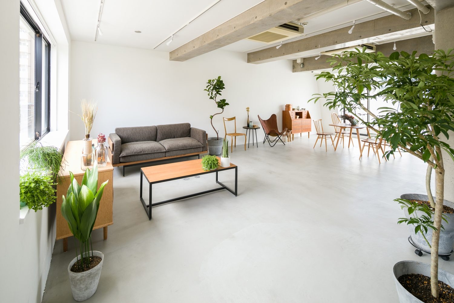 4F / 75㎡のワンフロアで広々