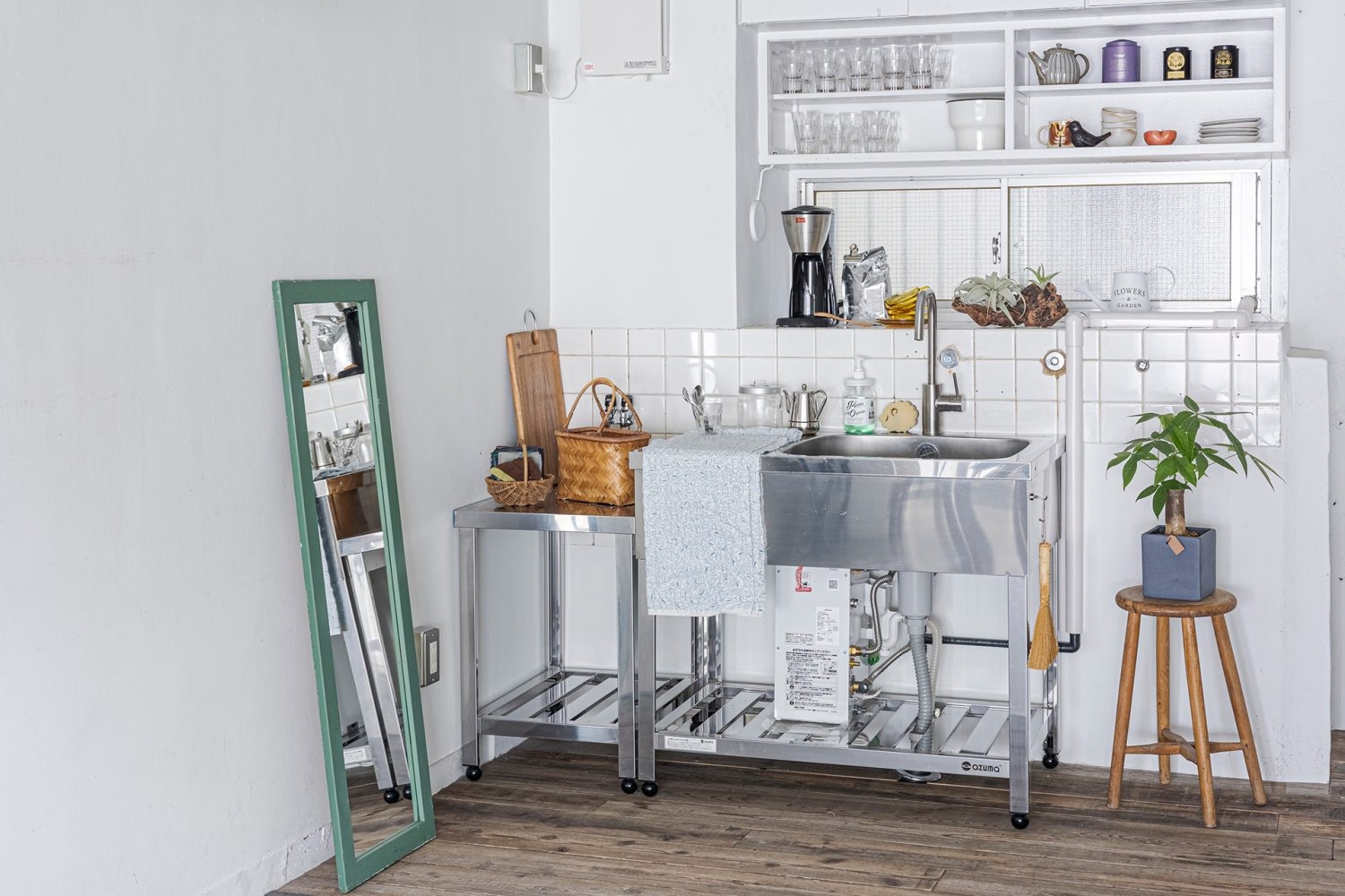 懐かしいタイル壁のキッチン