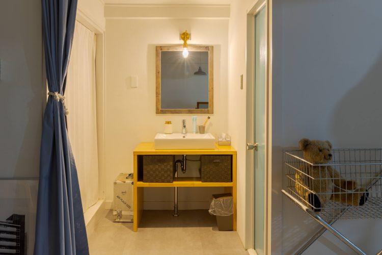 引きで見た洗面