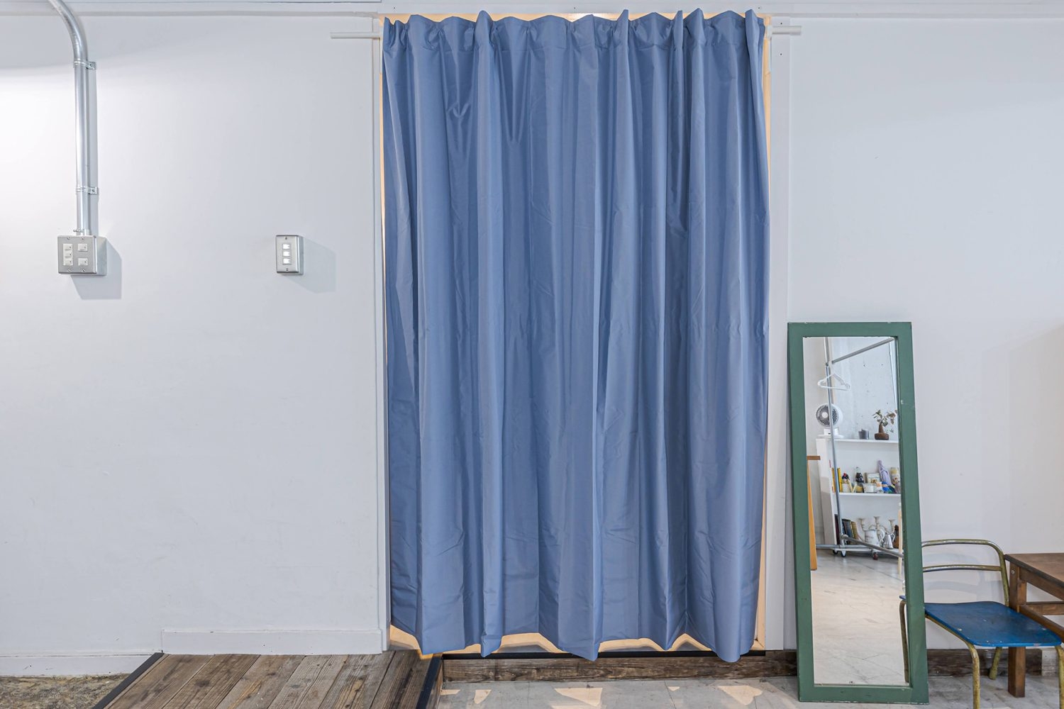 カーテンで仕切ることも可能