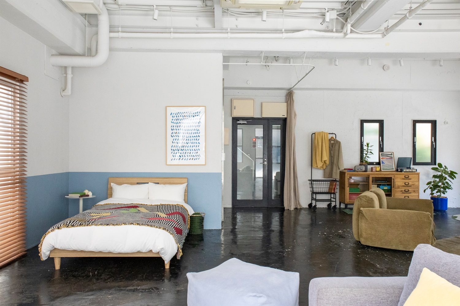 北側に玄関ホールからの扉