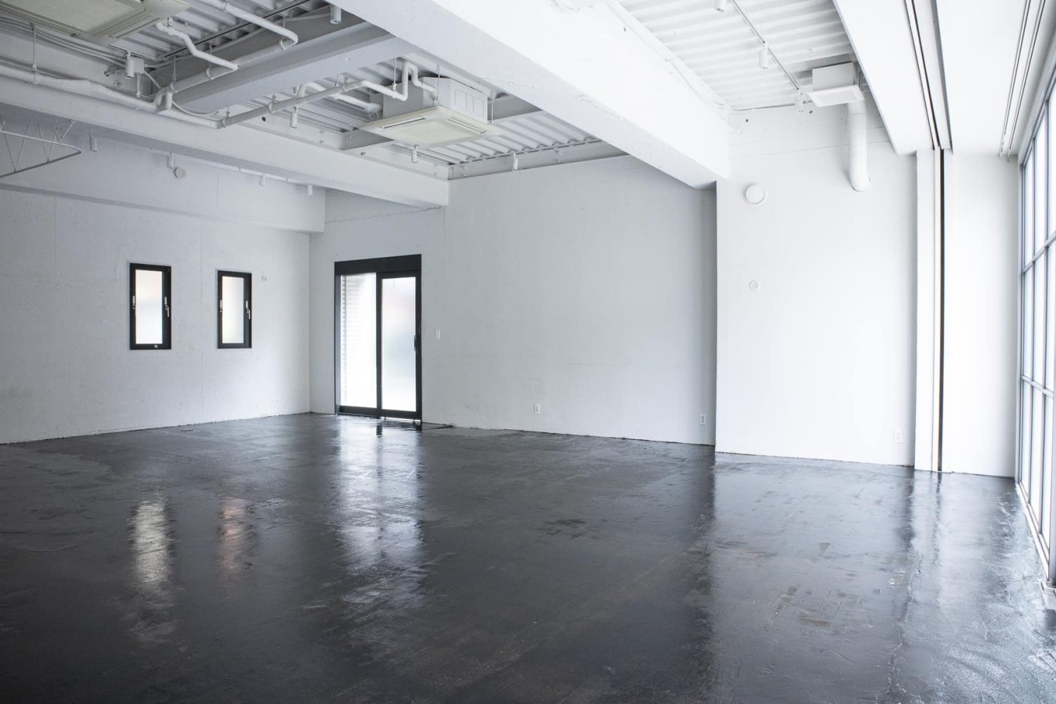 大きな白壁 天高は最大330cm