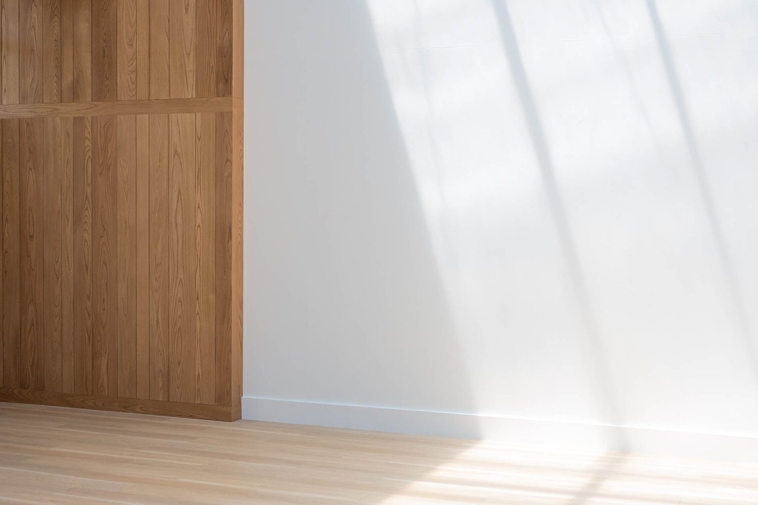 天窓から自然光が降り注ぎます A-Room