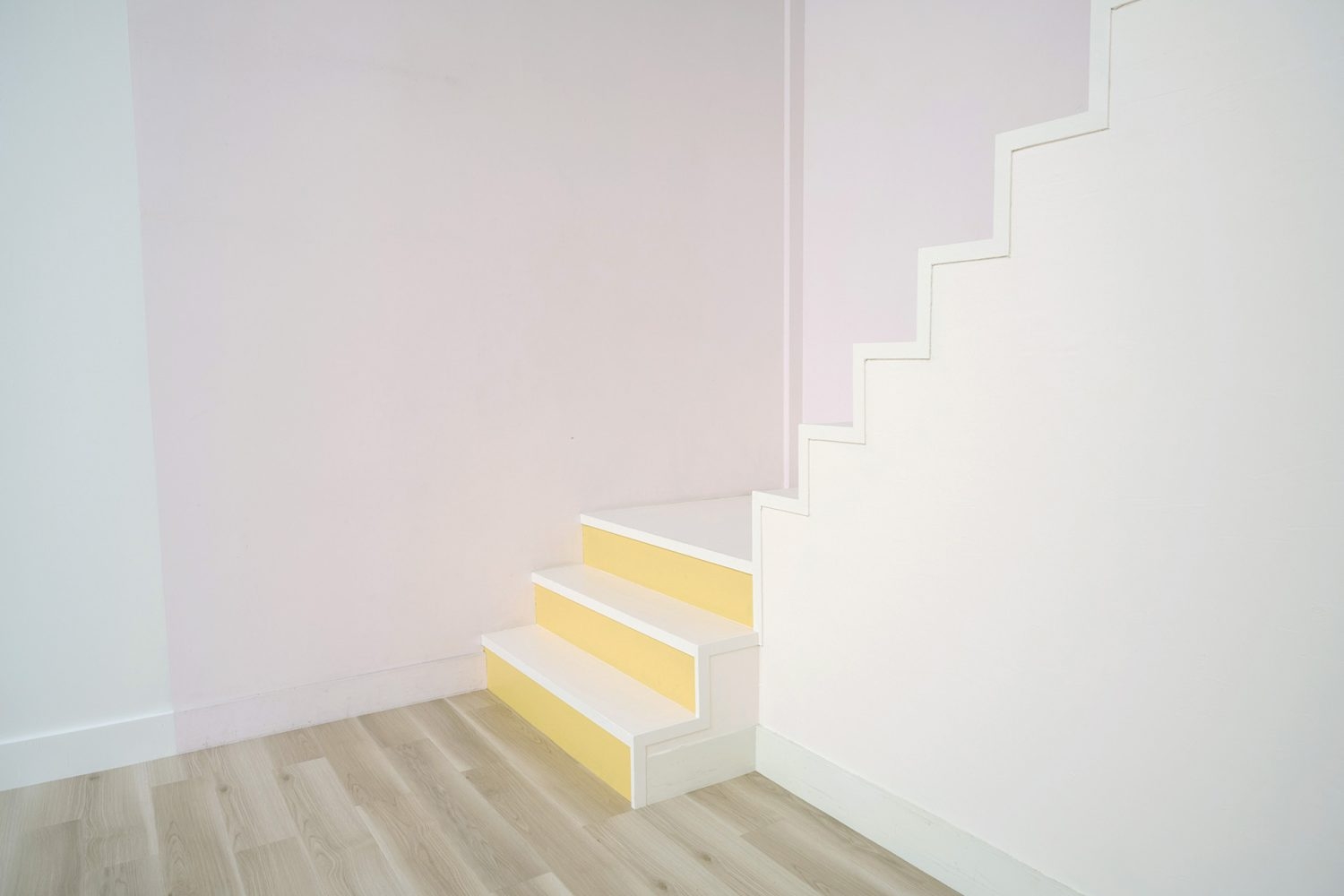 カラフルな箱階段 A-Room