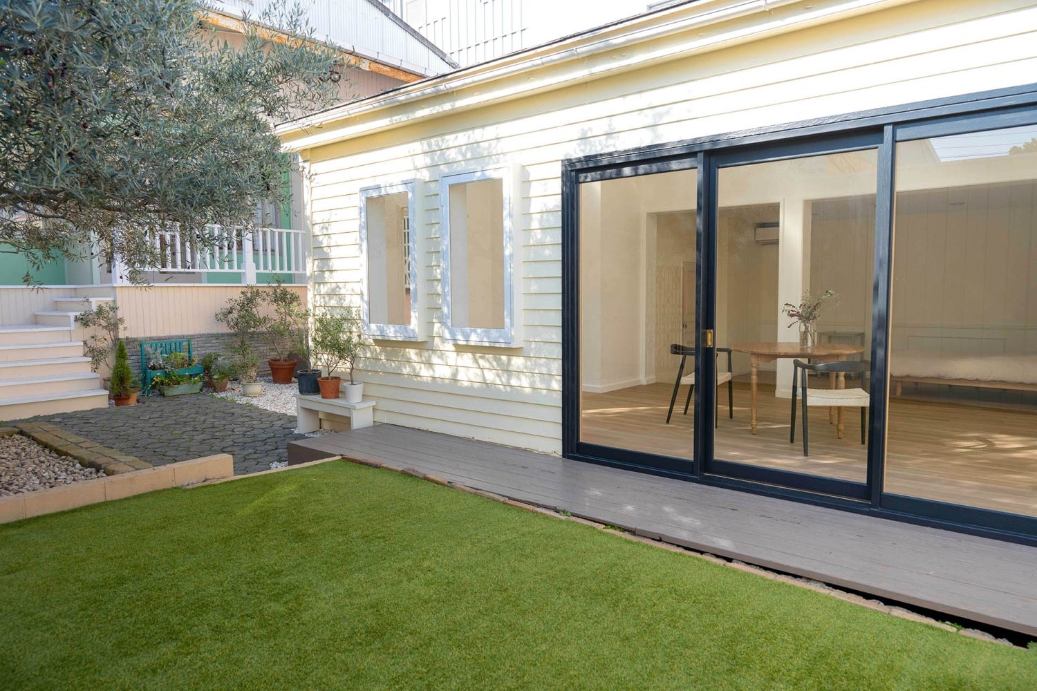 C-Roomと繋がる庭