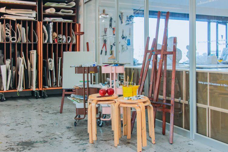 貸し出し可能備品例 / アトリエや美術学校シーンの演出に