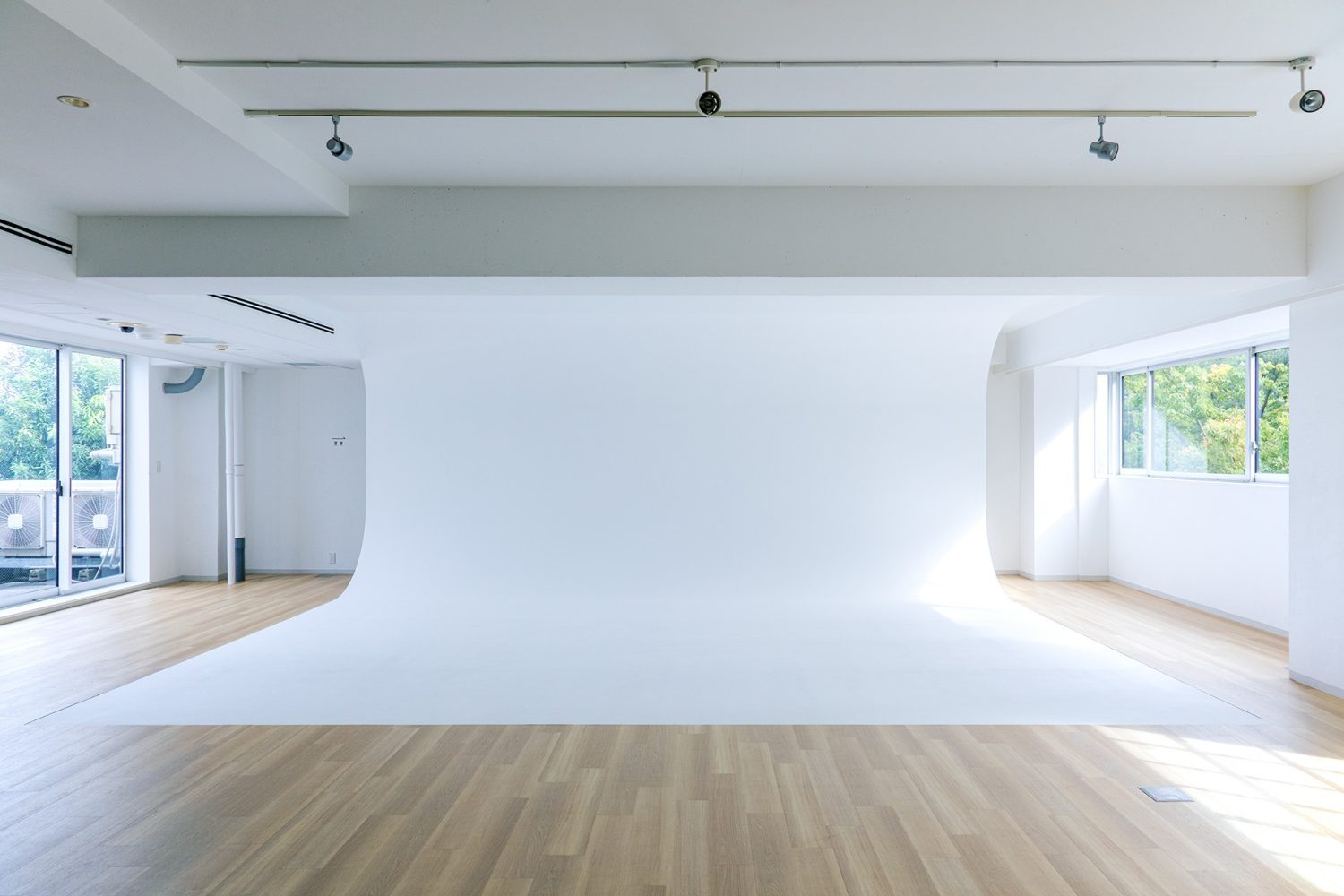 自然光撮影も可能なアールホリゾント
