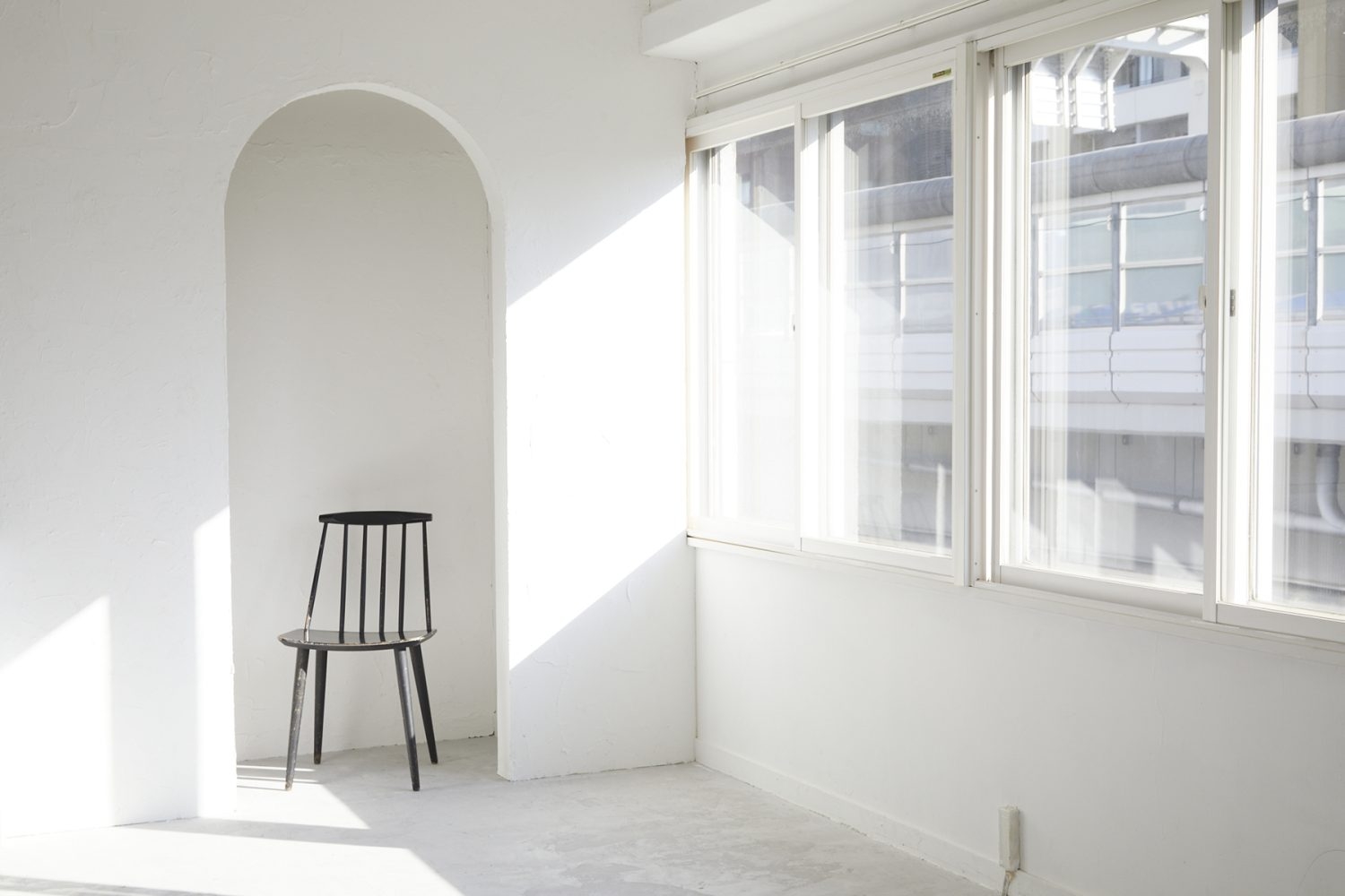 自然光 ✕ 椅子 ✕ アーチ