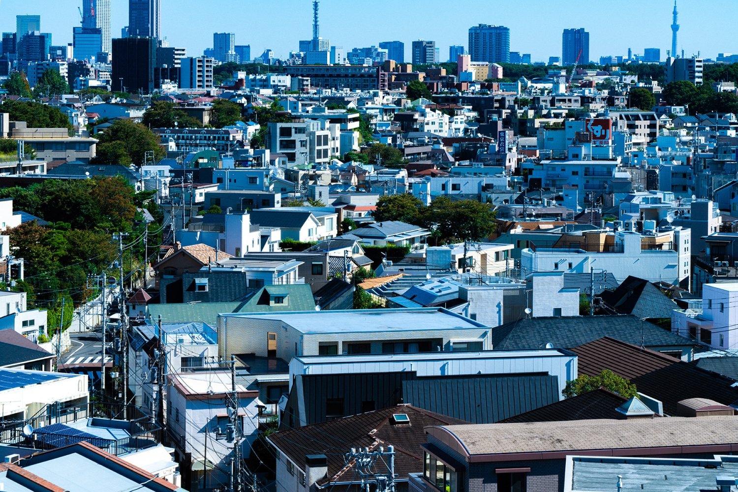 朝日の差し込む朝景