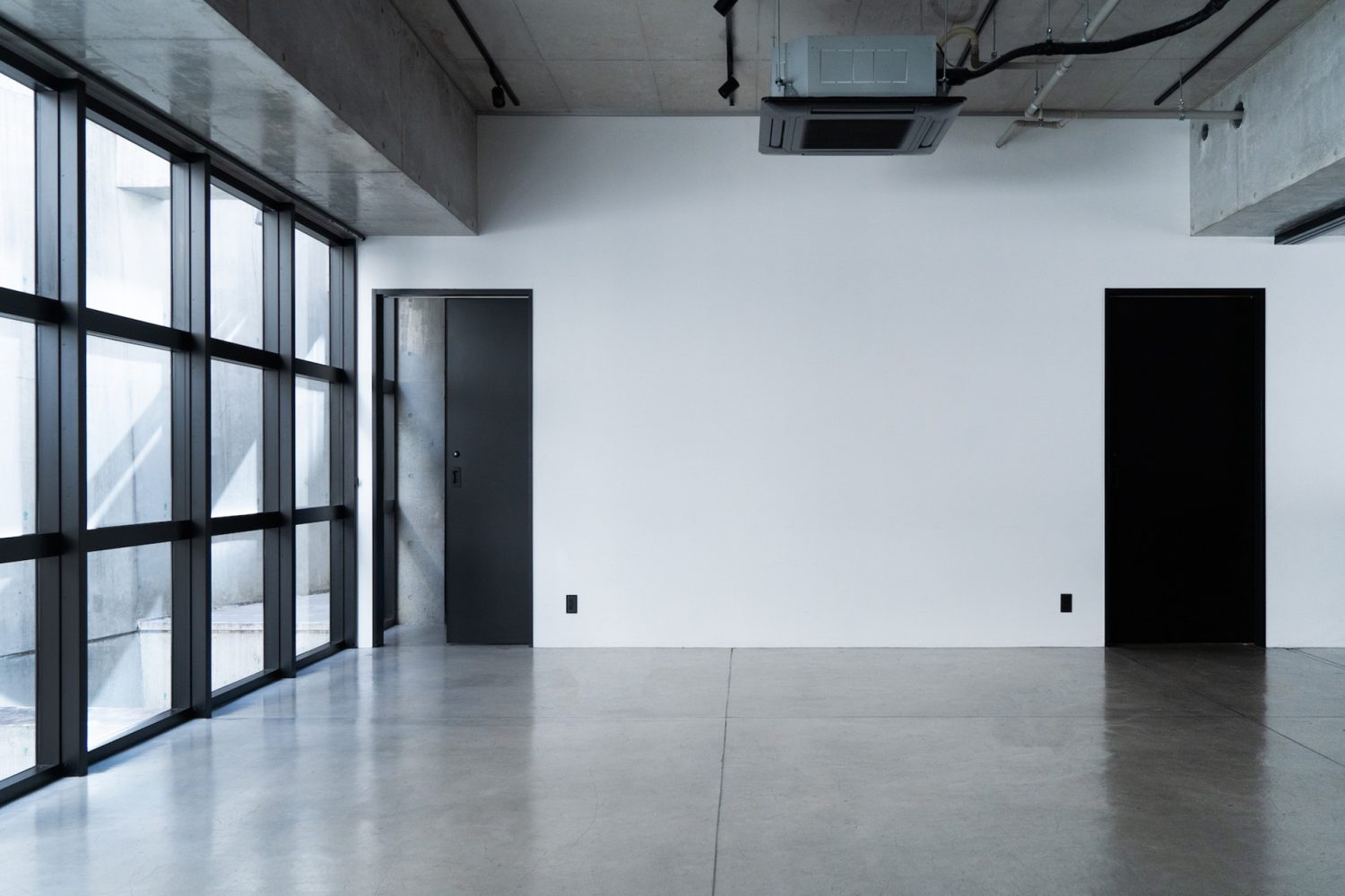 約3.5m四方の白壁