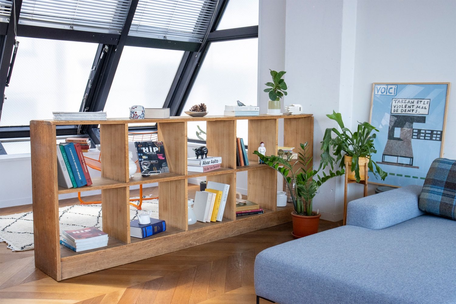 アンティーク小物と洋書が豊富