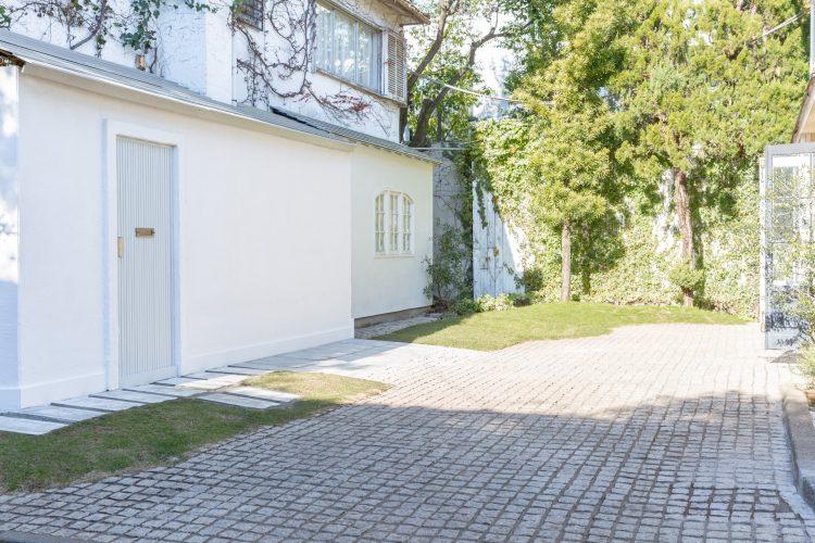 石畳は車の撮影も可能