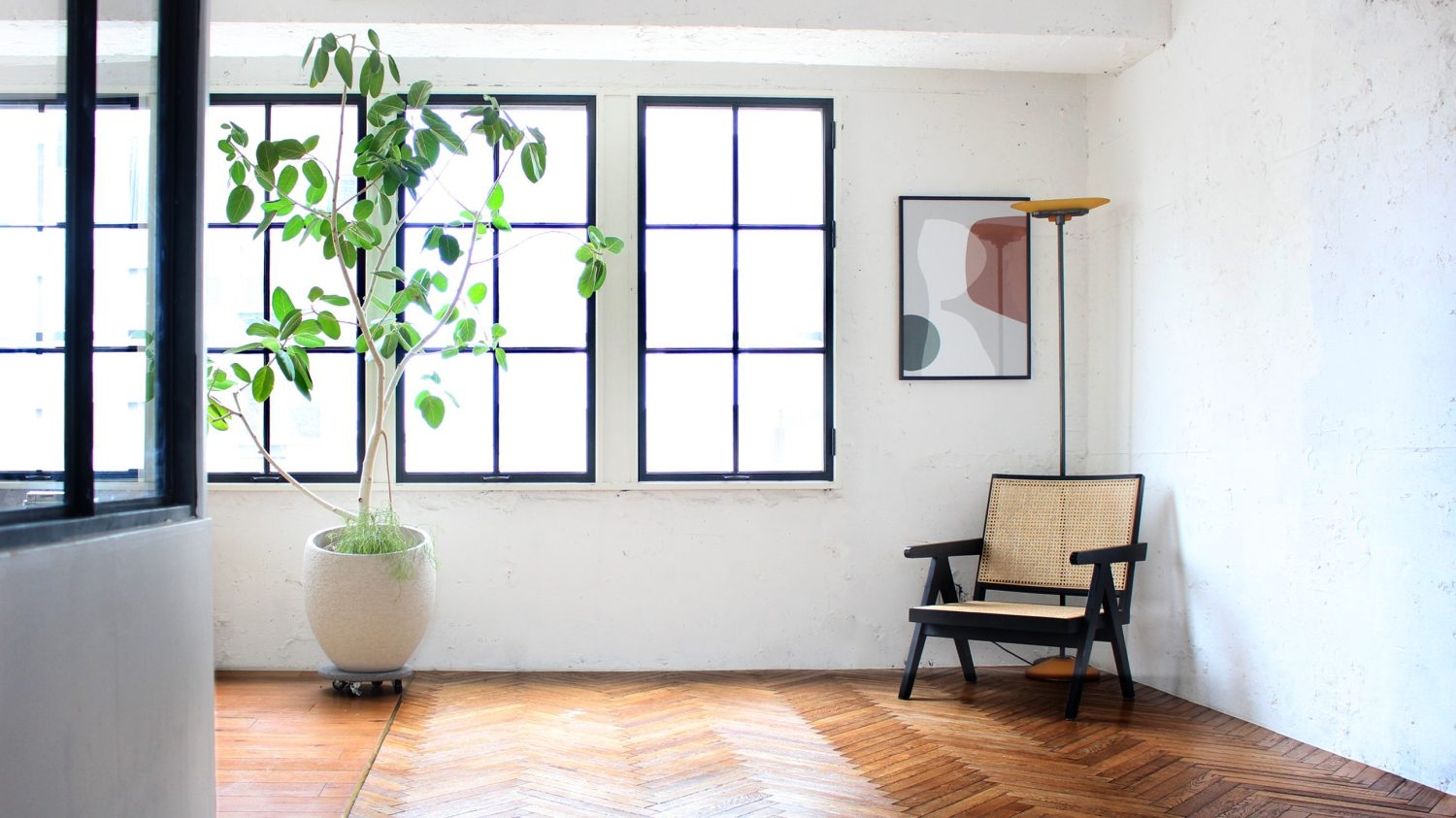 ヘリンボーンの床で雰囲気を変えて撮影も