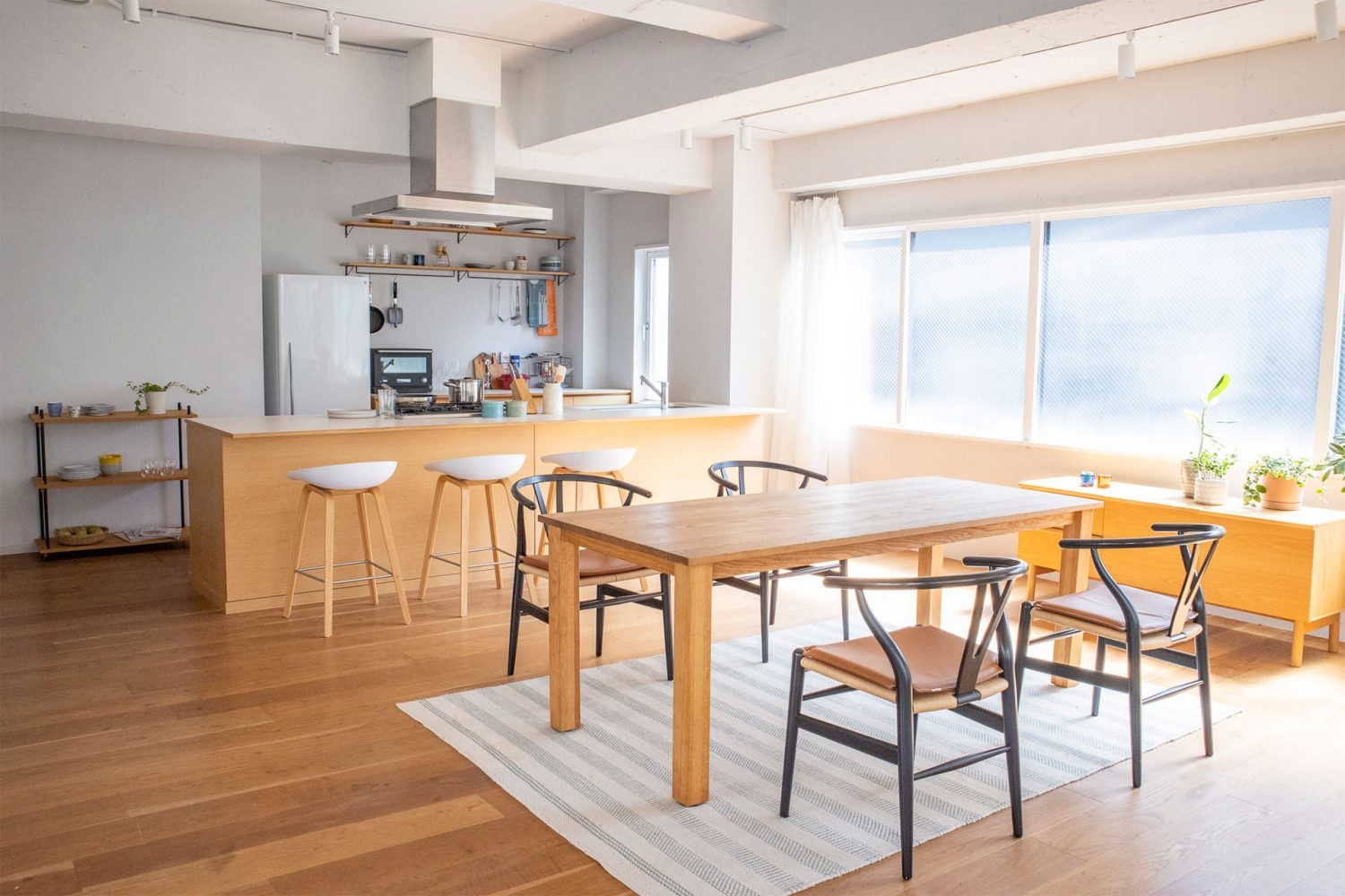 2F 窓が広く明るいLDK