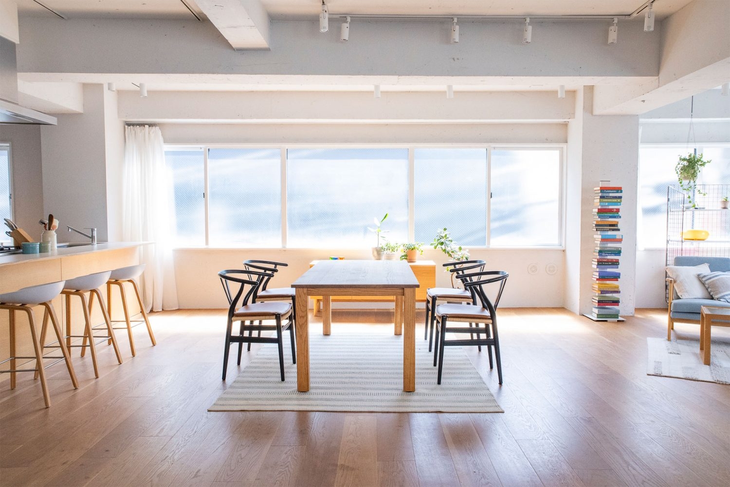 リビングダイニングのシーンに