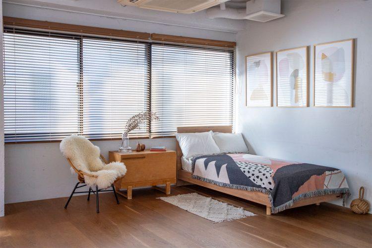 木製ブラインドで光の調節が可能