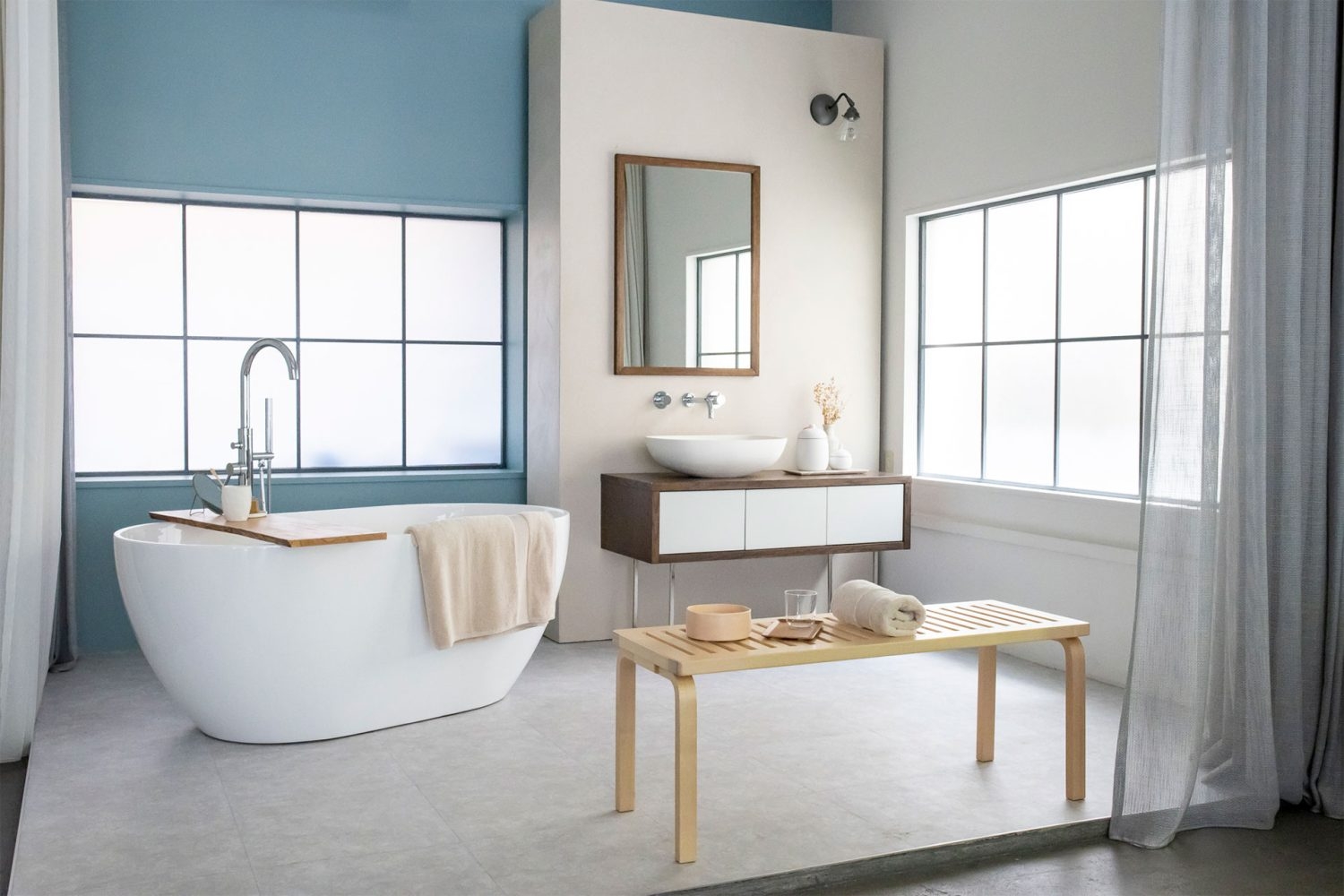 床タイルのバスルーム バスタブは可動式