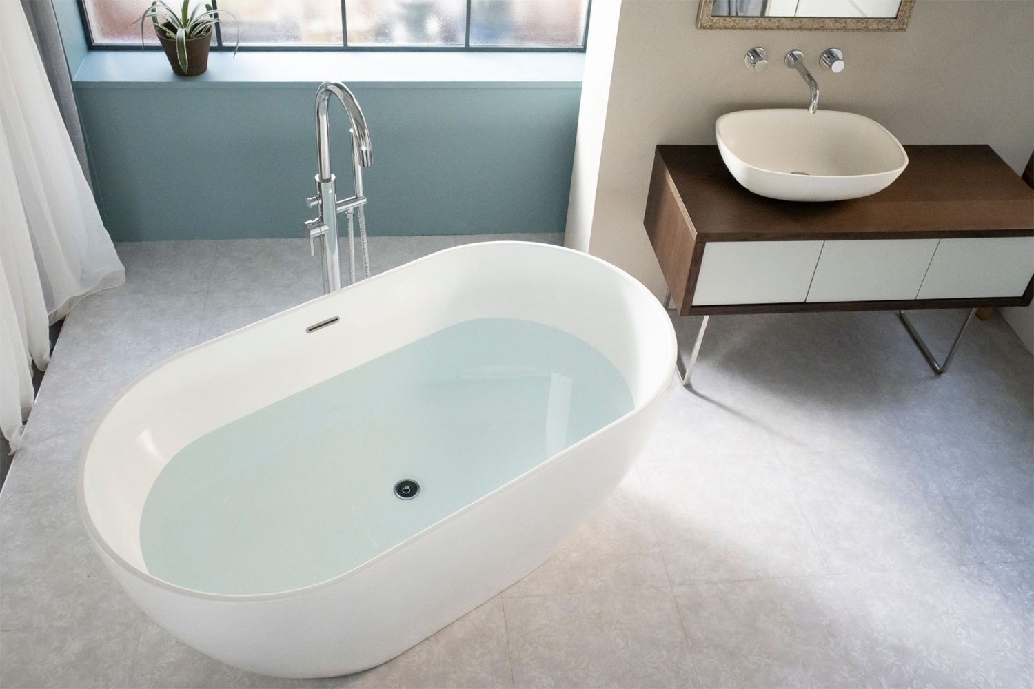 バスタブはお湯張り可能(有料)