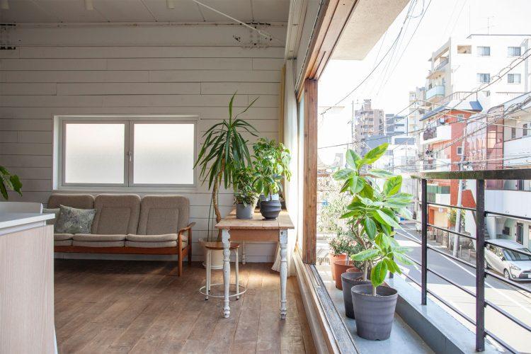 大きく開く開放的な南側のベランダ