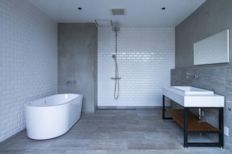 スタイリッシュなバスルームエリア