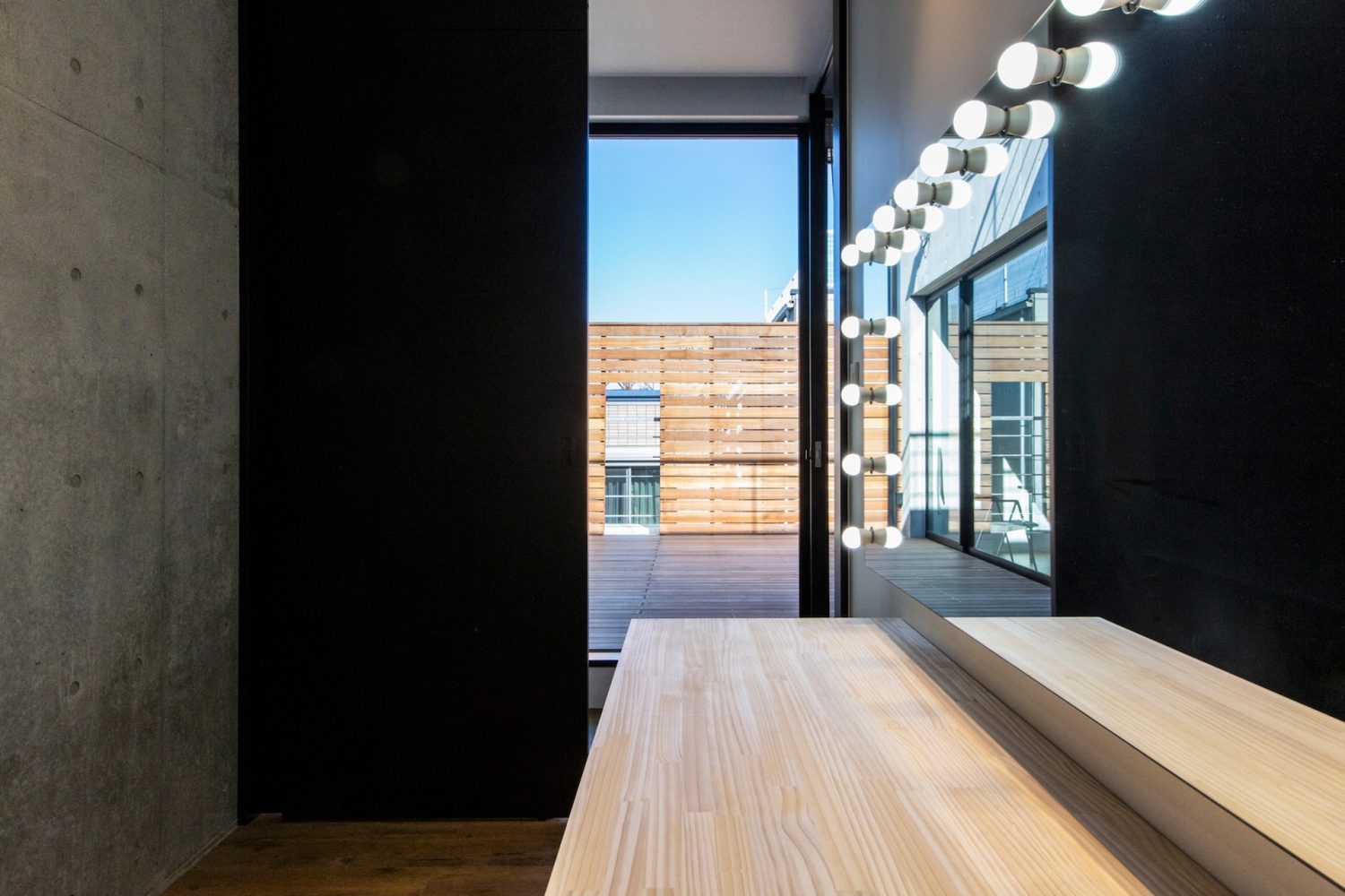 ハリウッドミラー完備のメイクルーム