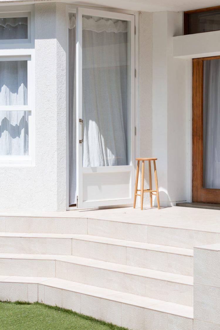 ライトベージュの階段