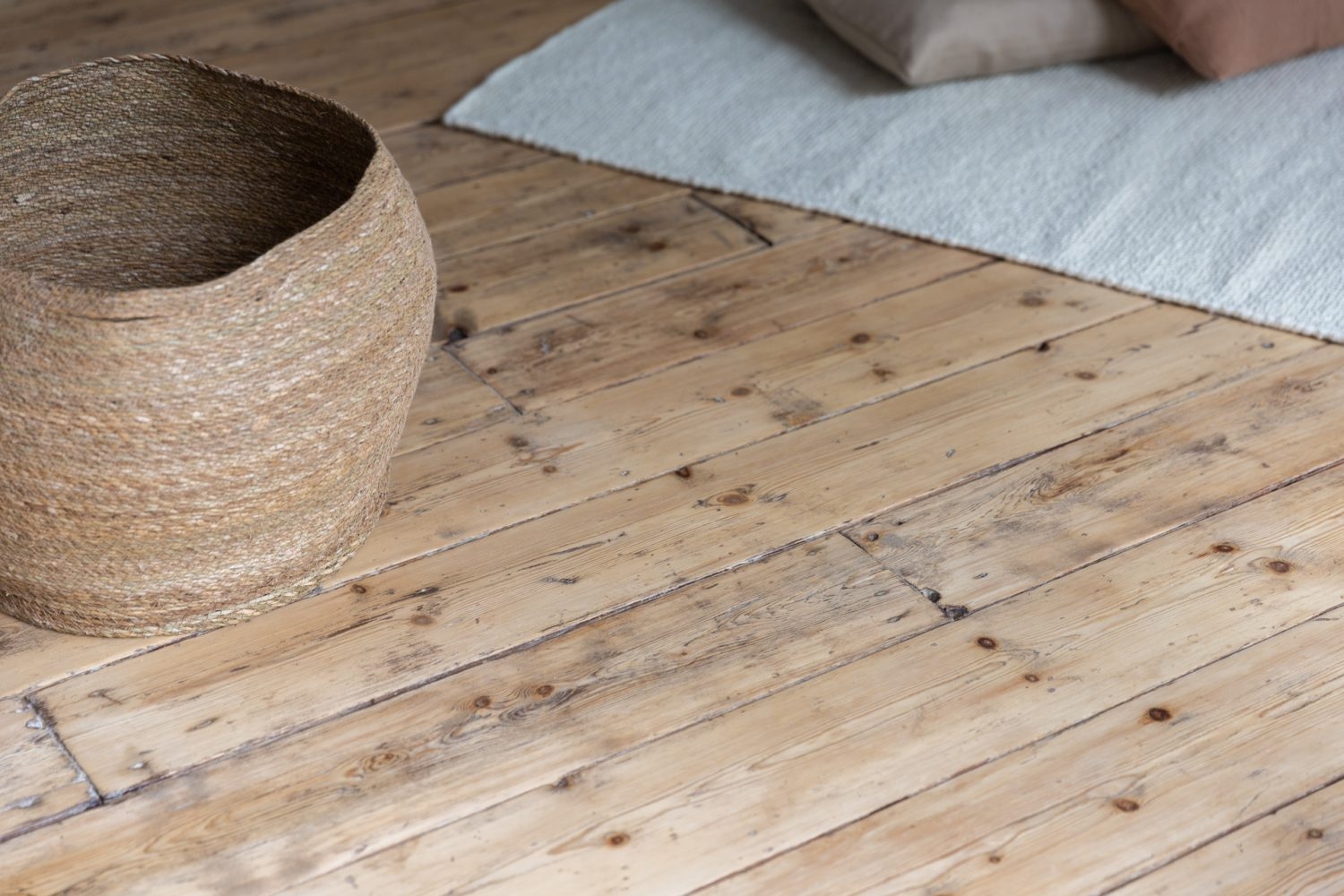 100年物のアンティーク床材