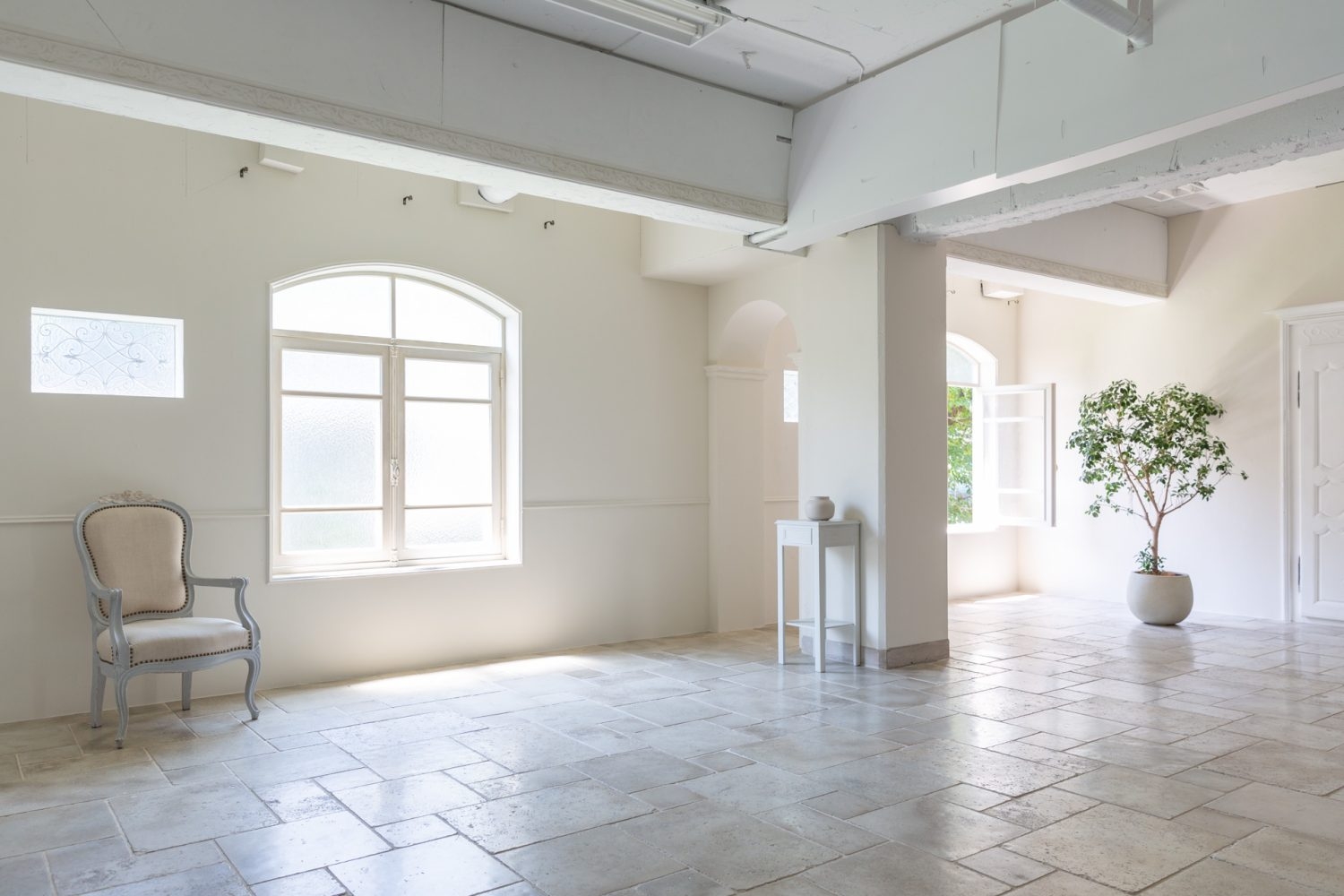 奥行きのある広々とした空間