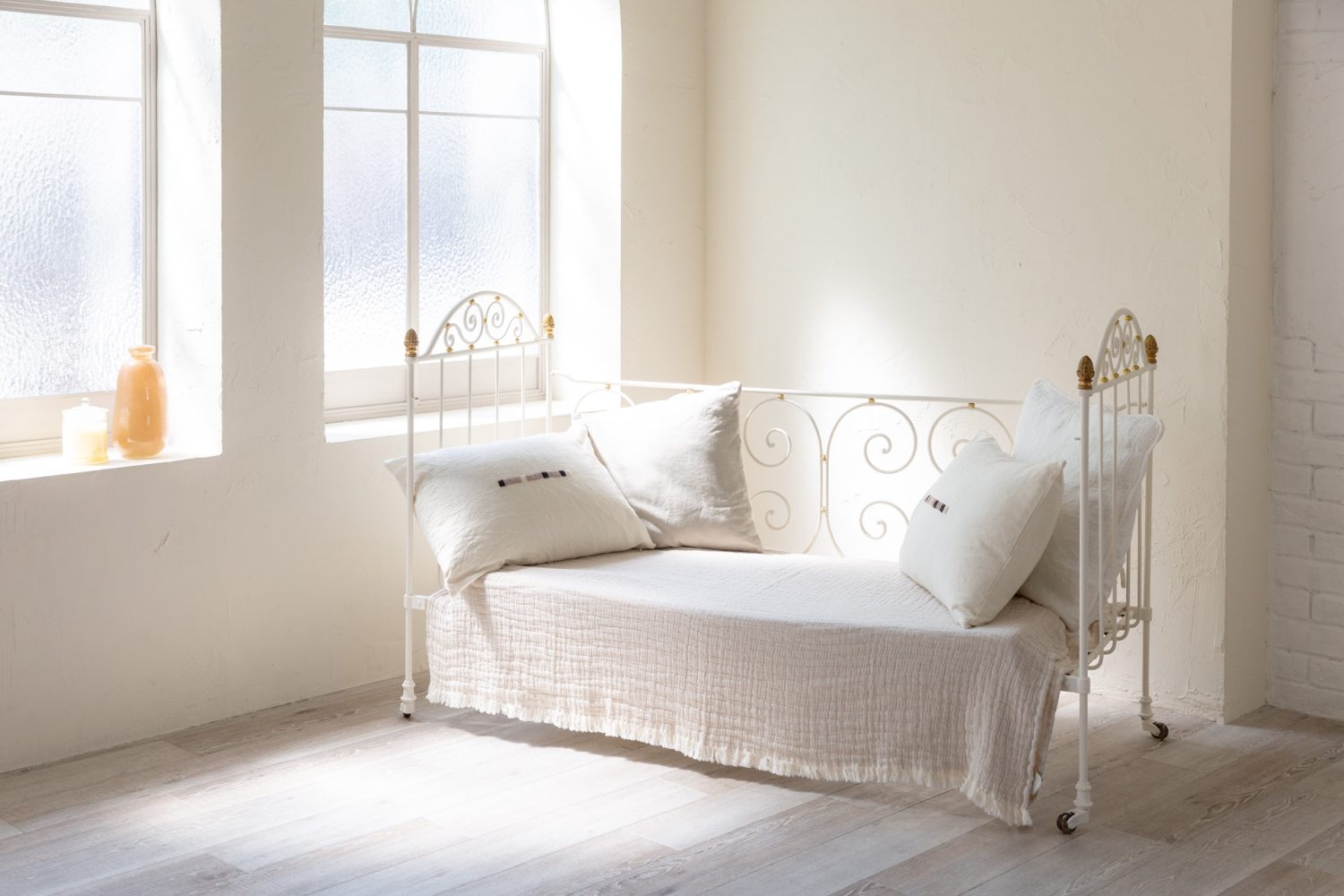 窓から差し込むやさしい光