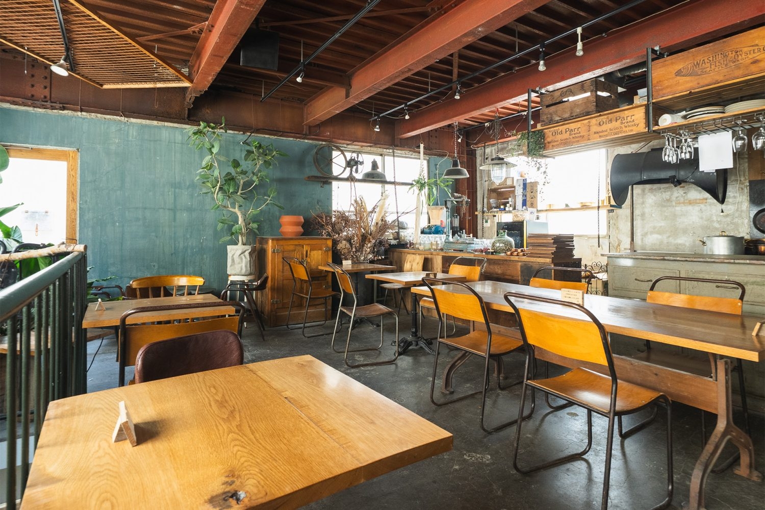 2F 店内