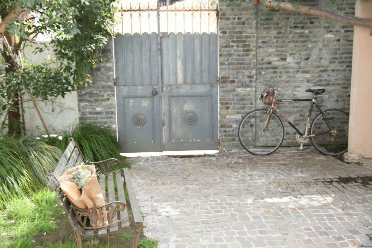 ベンチを移動してヨーロッパのように