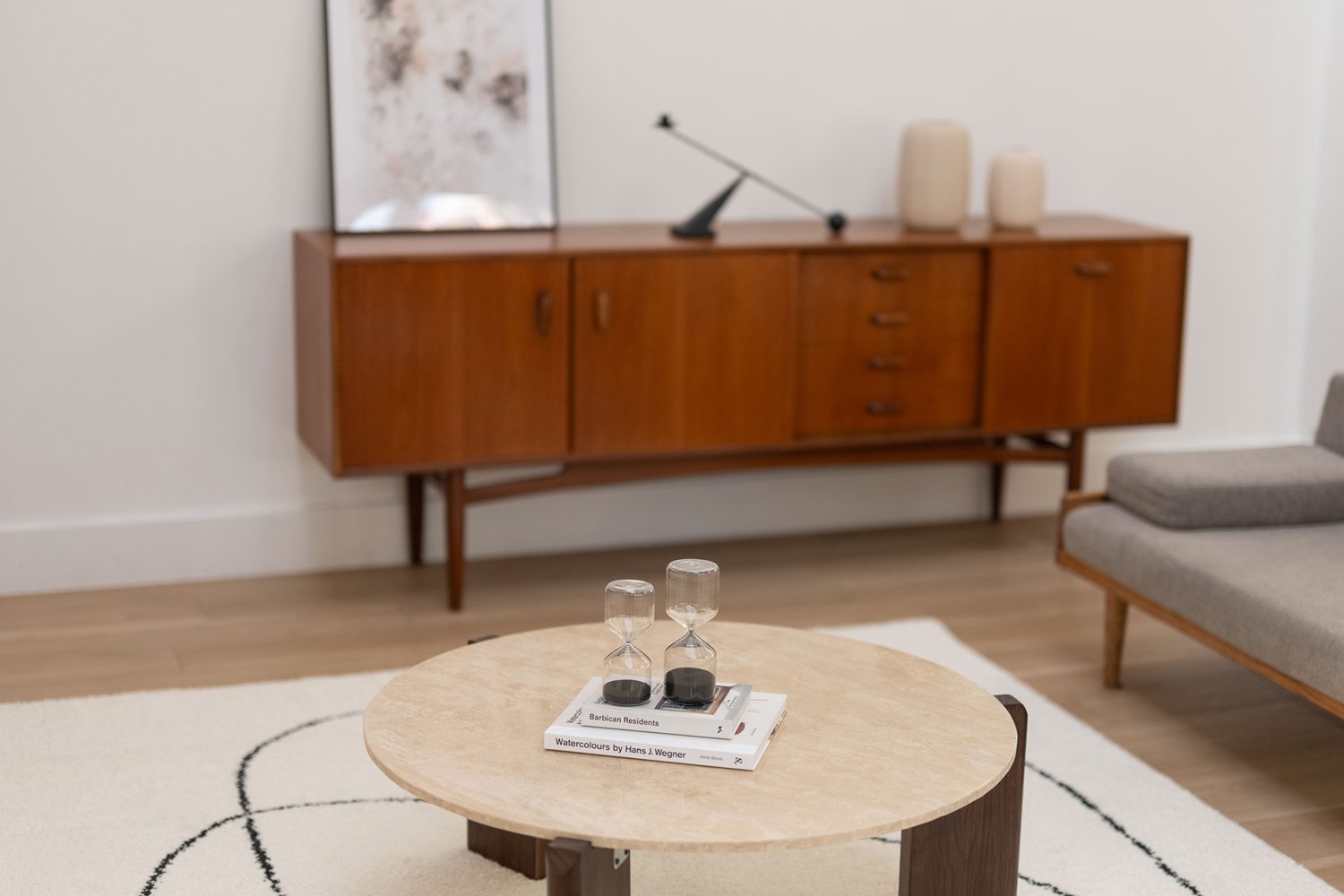 物撮りにも使えるデザイン性のある丸テーブル Aゾーン