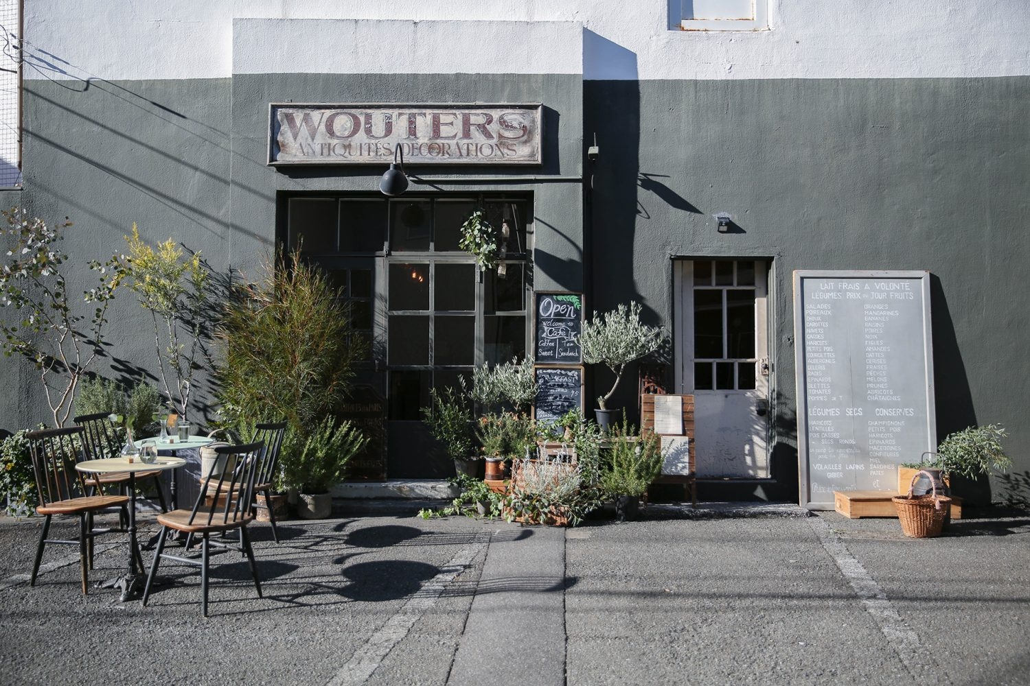 外観は豊かなグリーンでカフェの入り口としての撮影も