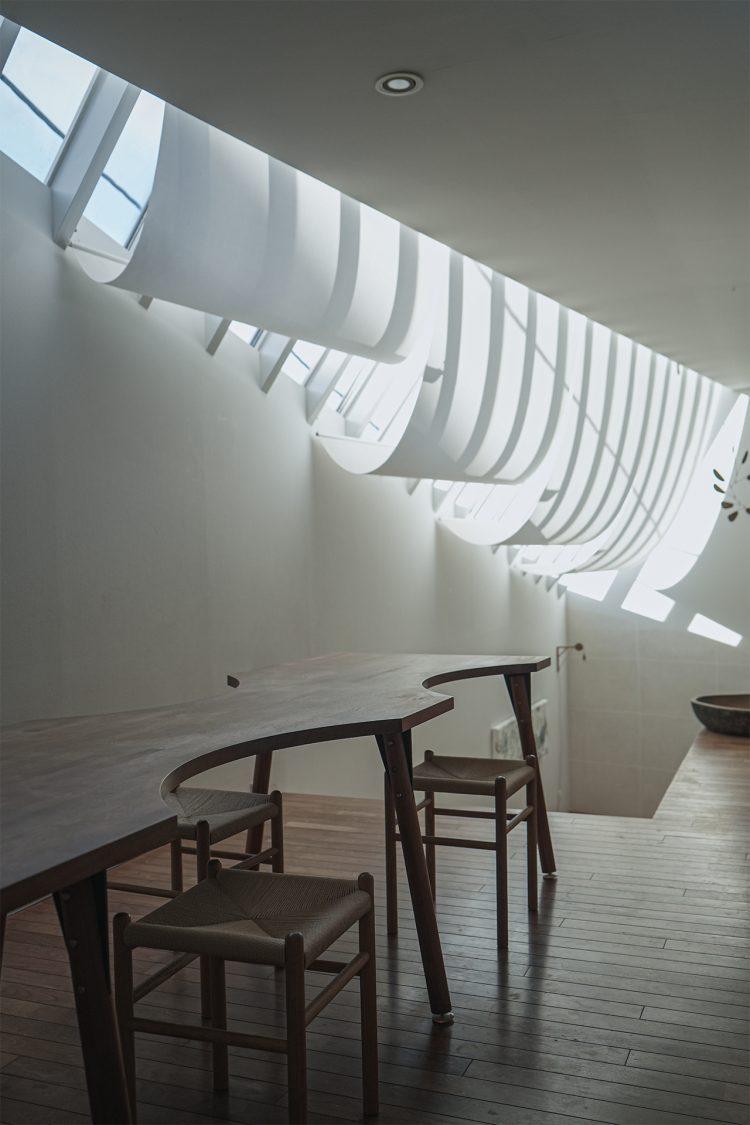 ルーバーからの光:南西向き