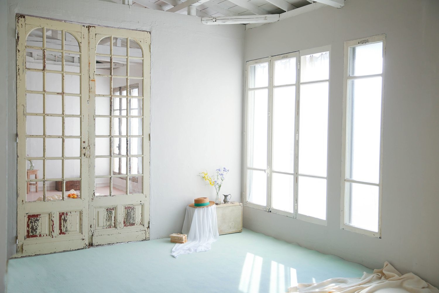 ブルーのラグを使用して、空間の印象を変更