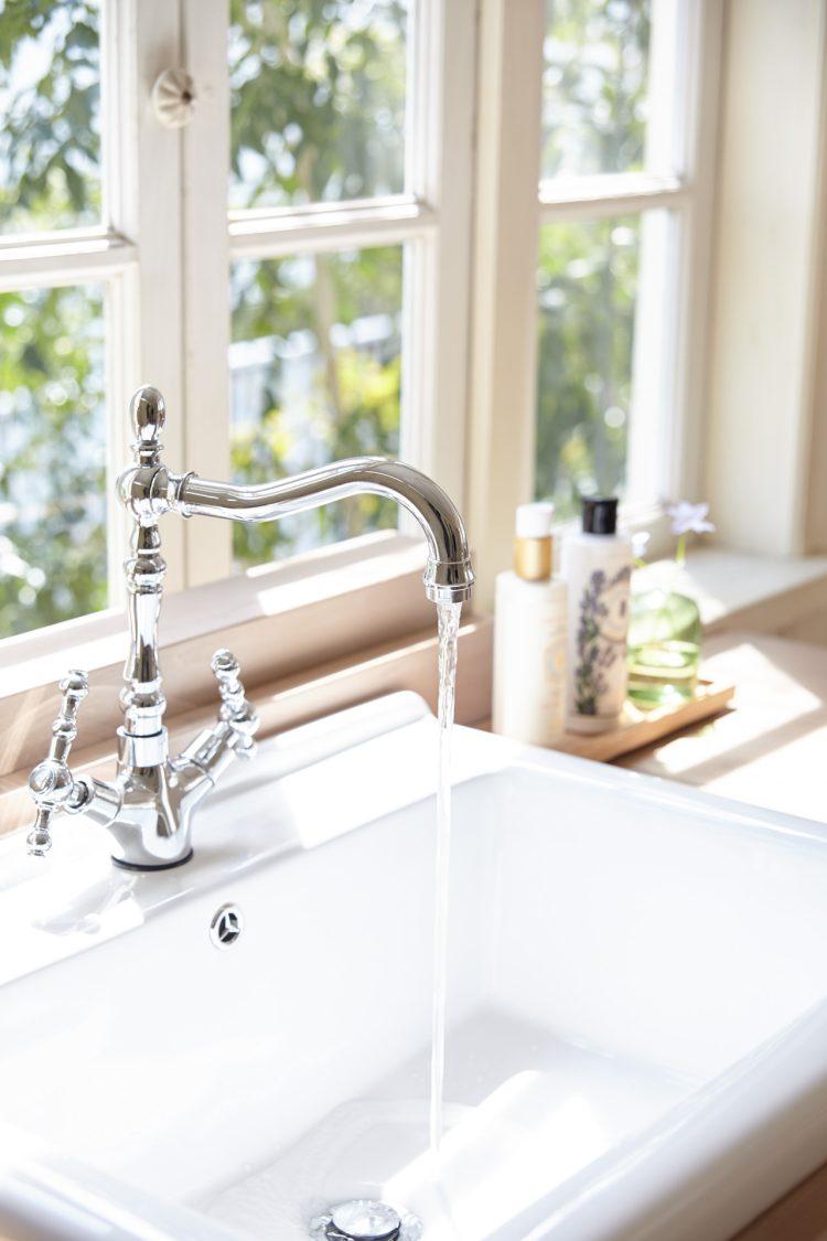 ホースを繋ぐことで給排水が可能