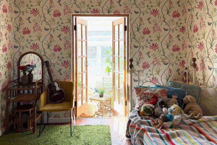 子供部屋からサンルーム / 壁沿いにベッドを移動可能