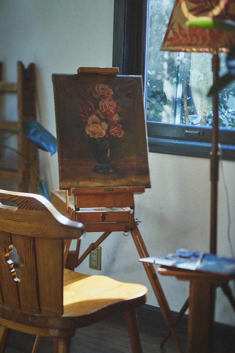 ヴィンテージのイーゼルを使っての小物撮影