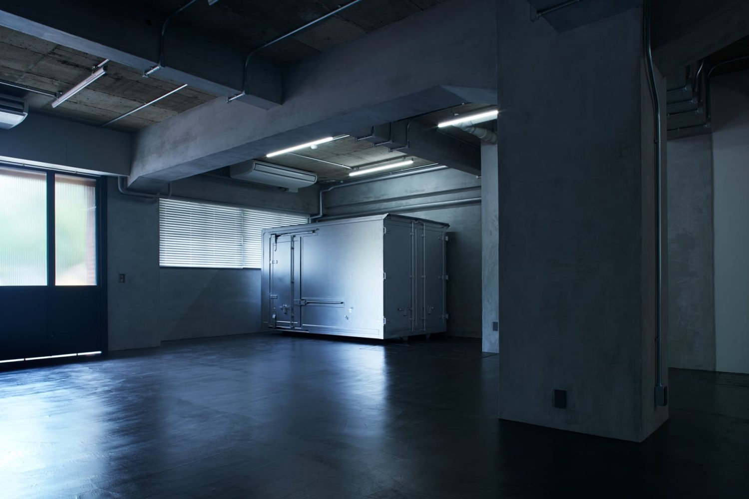 スタジオ内・コンテナボックス