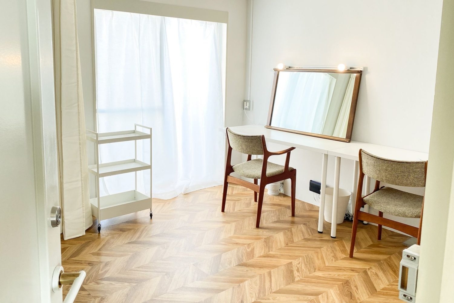 ゆとりのある個室メイクルーム