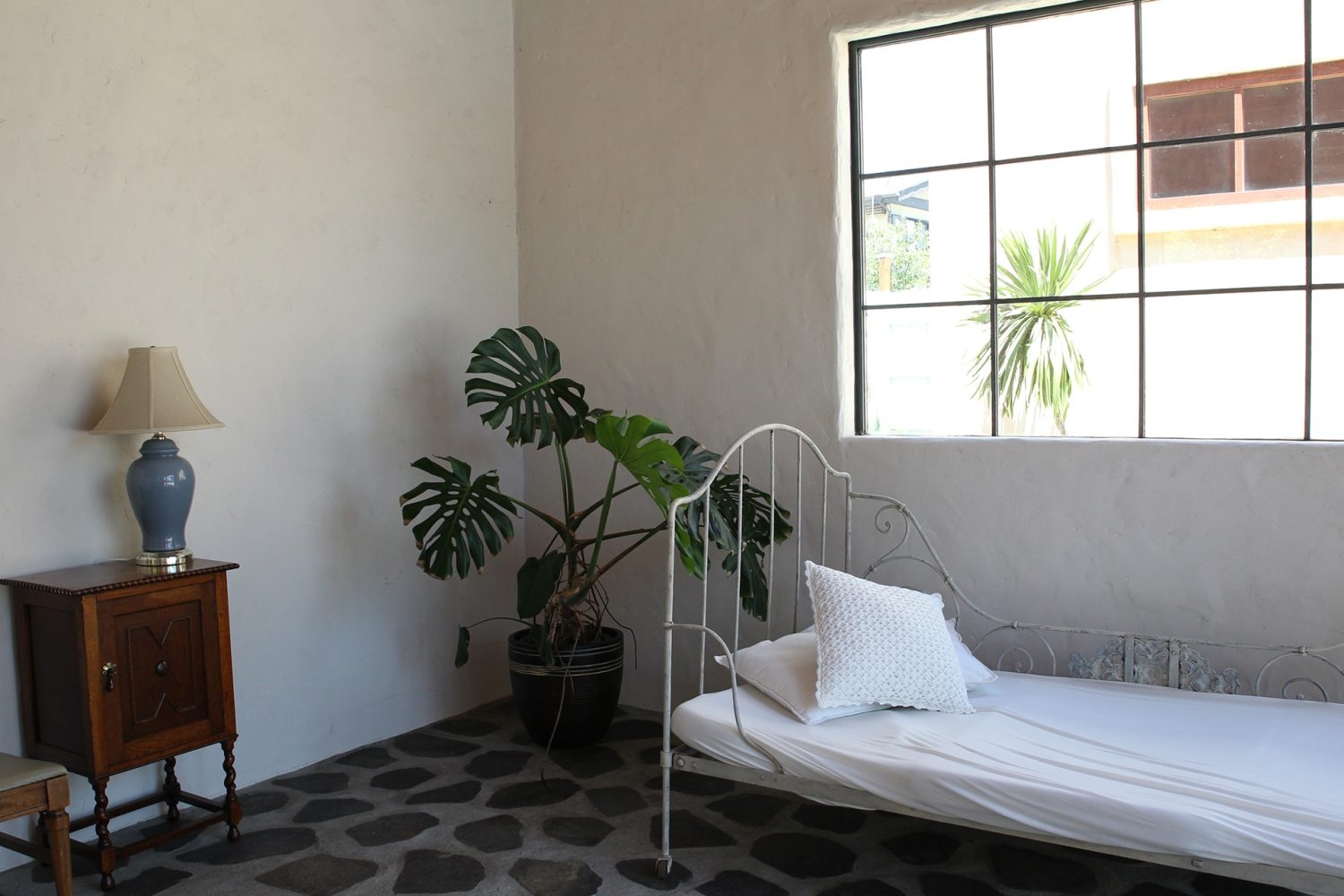 C棟 アイアンアンティークベッド