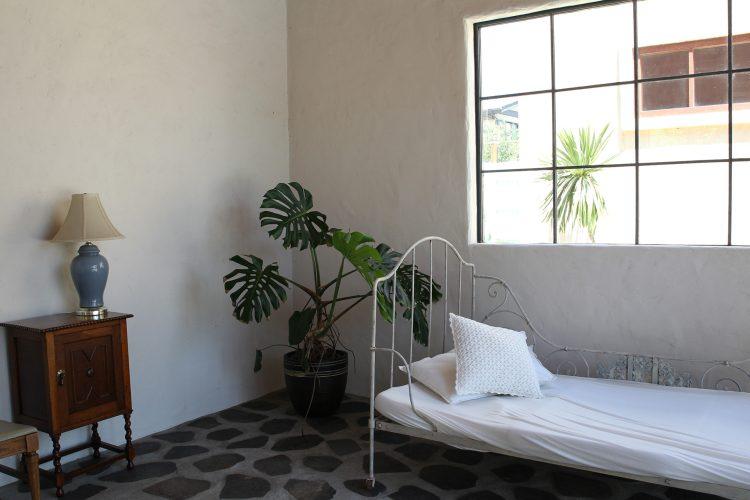 C棟 アイアンアンティークベッド