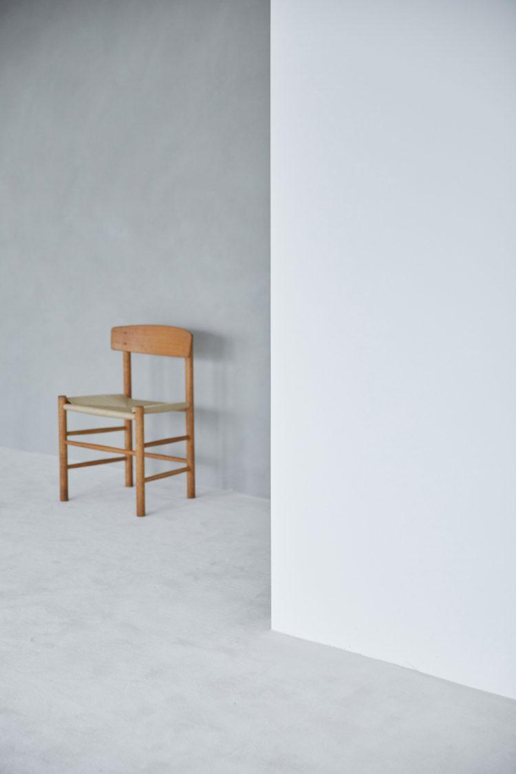 501 白とモルタルの対比